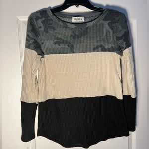 Haptics by Holly Harper Women’s color block long Sleeve Shirt,  Size S